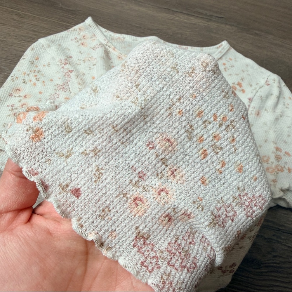 Soft & Sheer American Eagle Outfitters Cream Floral Ribbed Crop Top Baby Tee M - Picture 7 of 7